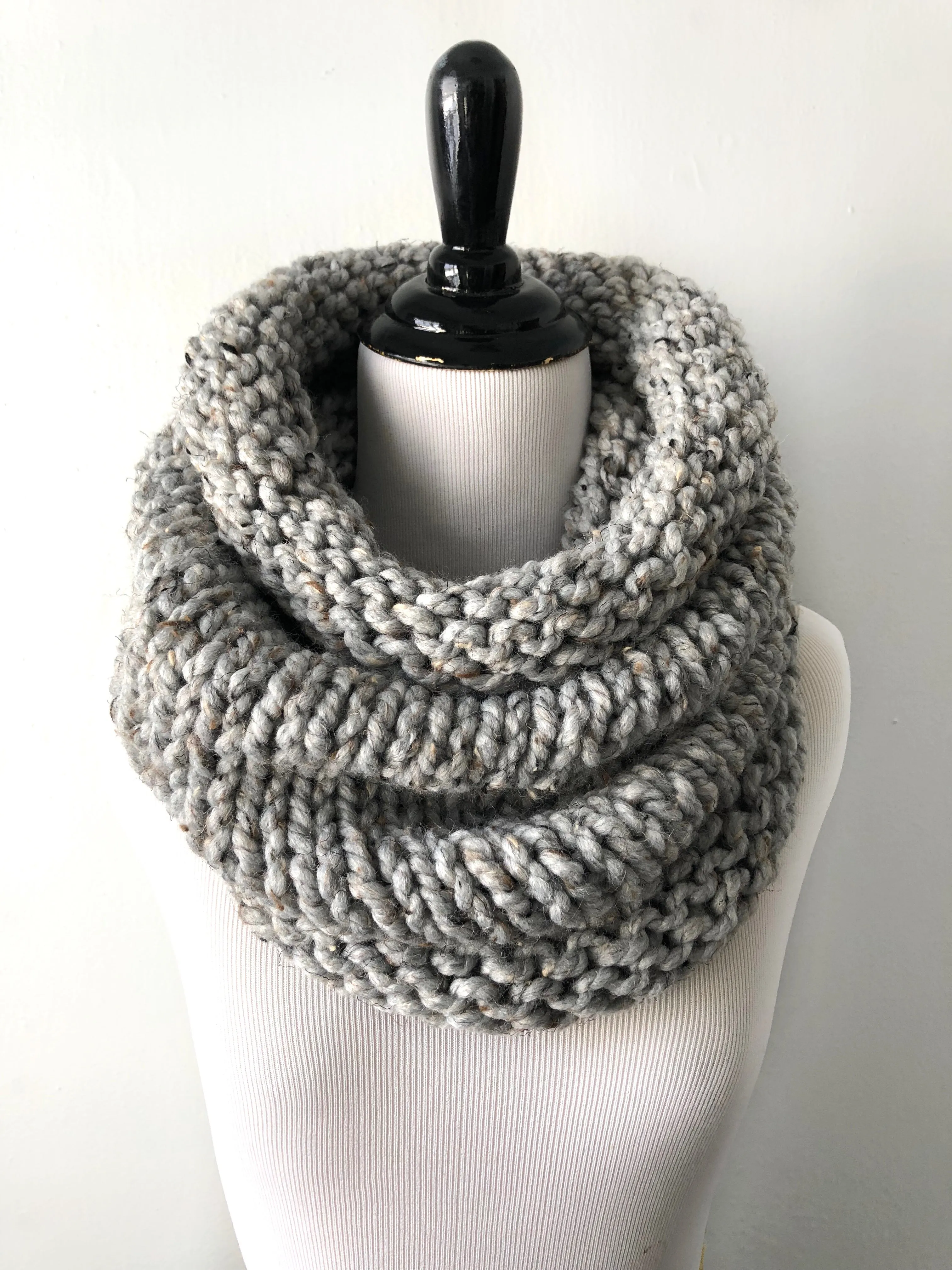 Neckwarmer in Gray Marble