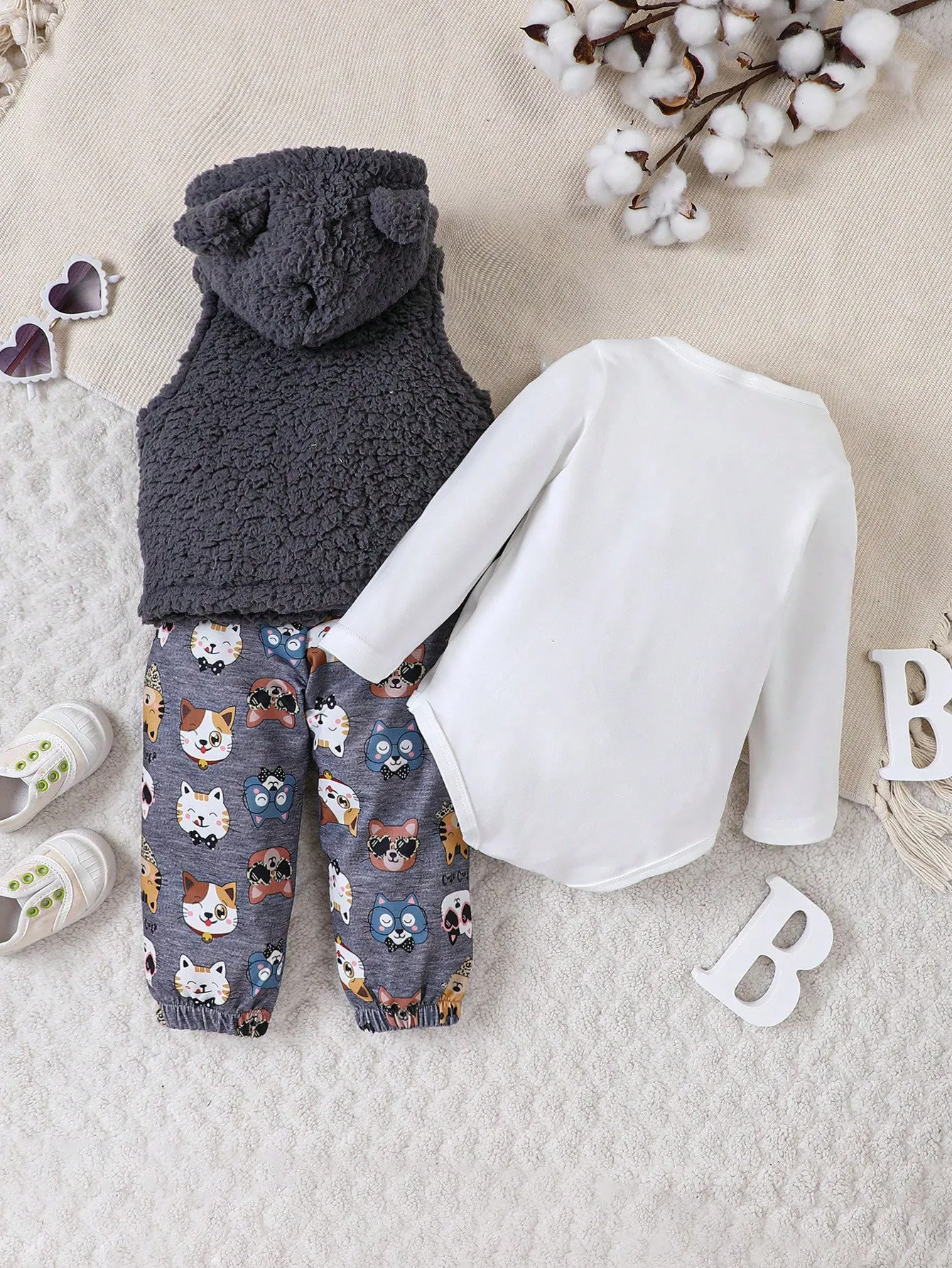 SHEIN Baby Boy 3D Ear Patched Hooded Teddy Vest Coat & 1pc Cartoon Graphic Bodysuit & 1pc Pants
